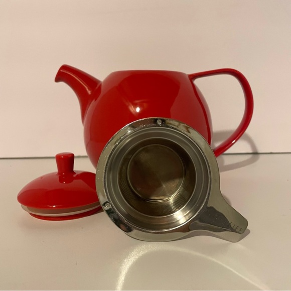 For Life Curve Teapot With Infuser, 45-oz. Red, Porcelain. - Picture 9 of 13